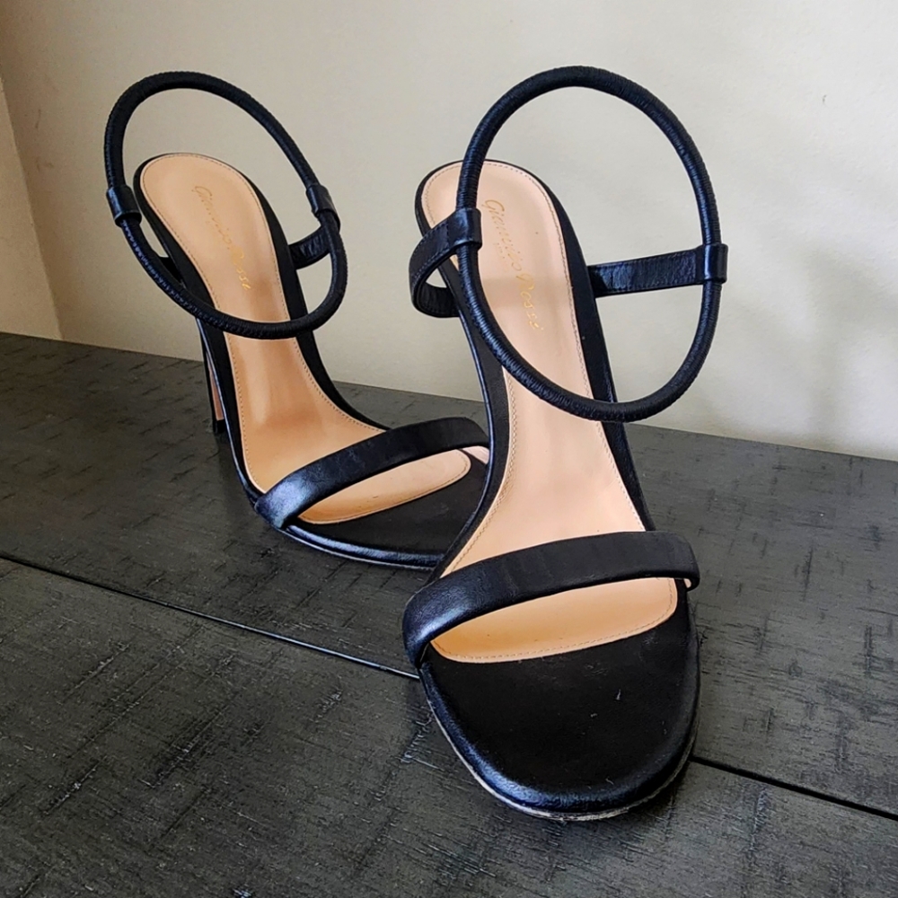Gianvito Rossi black heels